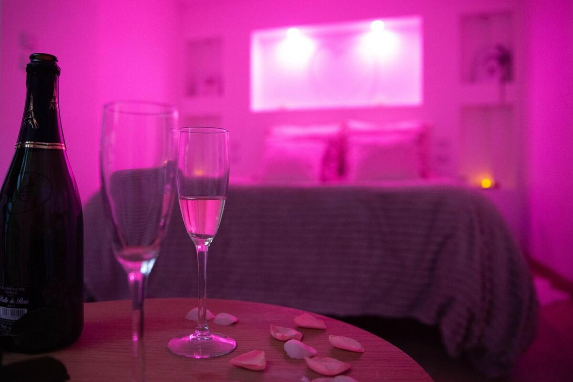 Love Room Perpignan Jacuzzi & Ambiance Romantique Villeneuve-de-la-Raho Luaran gambar